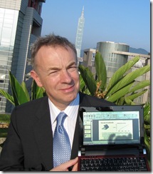 John Ryan -Piexel Qi  COO and vice president of sales & marketing with a 3qi screen in bright sunlight 